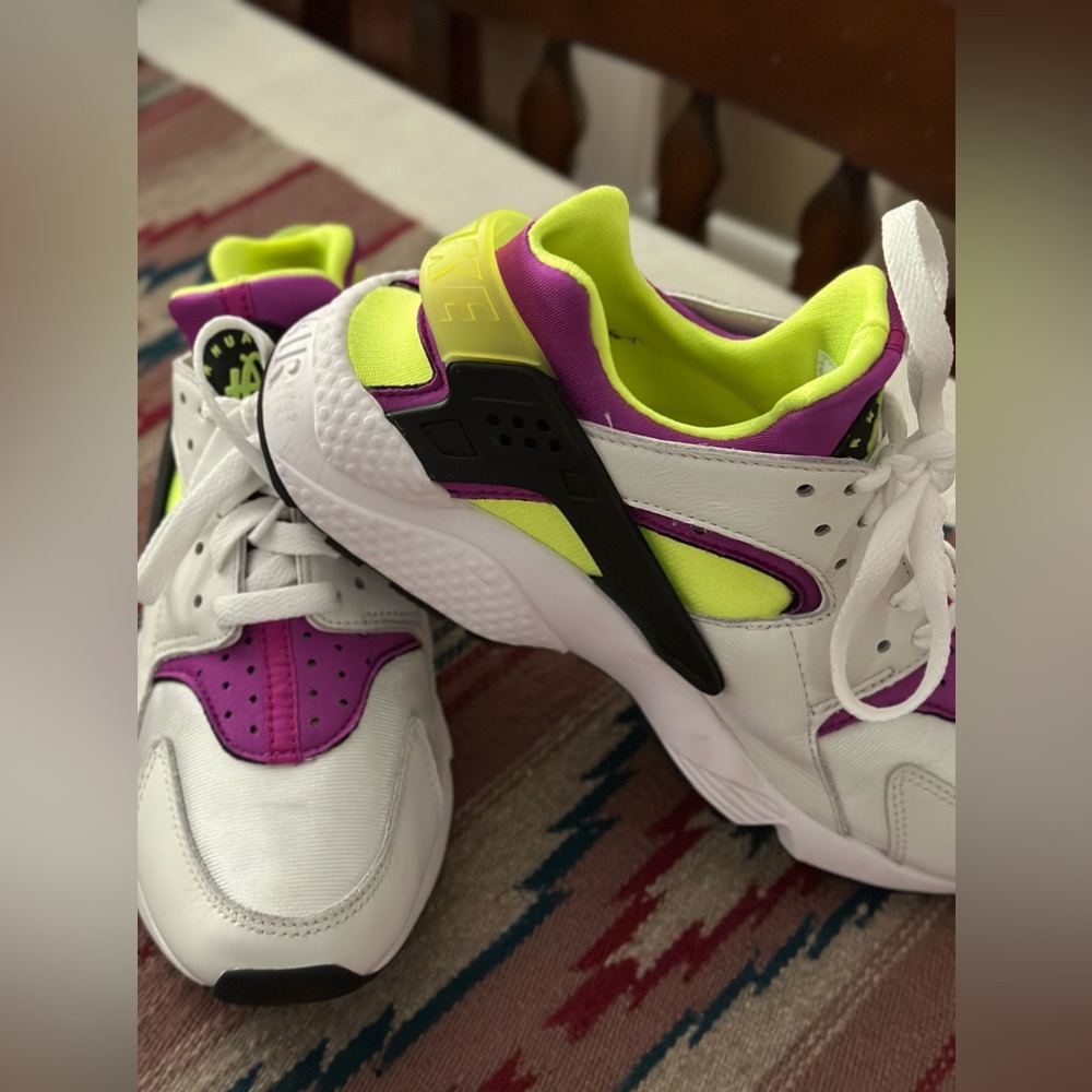 Nike Air / Size 7.5 us / worn once inside